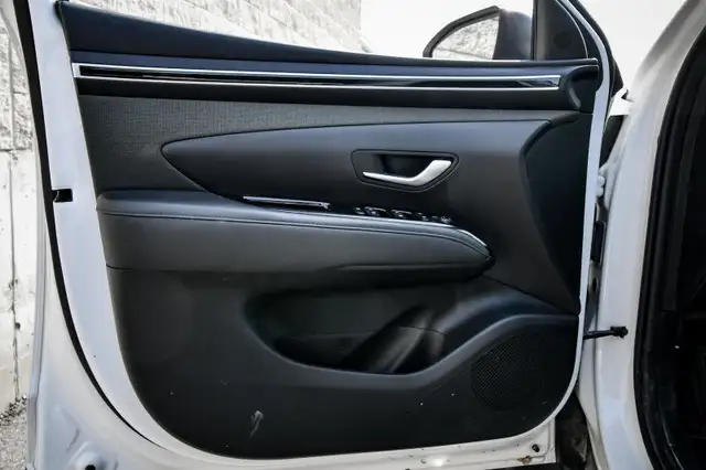 2024 Hyundai Santa Cruz Ultimate • SUNROOF • NAV • COOLED SEATS dans Autos et camions dans Cornwall - Image 9