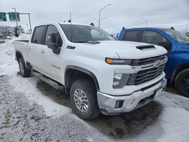 2024 Chevrolet Silverado 2500 4WD Crew Cab 159" LT in Cars & Trucks in Thunder Bay