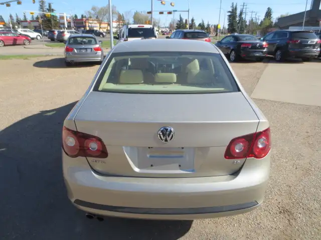 2008 Volkswagen Jetta Comfortline 2.5L w/ Htd Lthr/Sunroof in Cars & Trucks in Edmonton - Image 5
