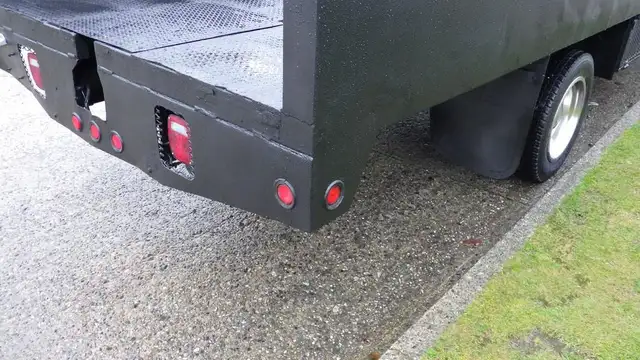 2009 international CF 600 City Star Side Dump Truck 3 Seater Die in Heavy Trucks in Richmond - Image 16
