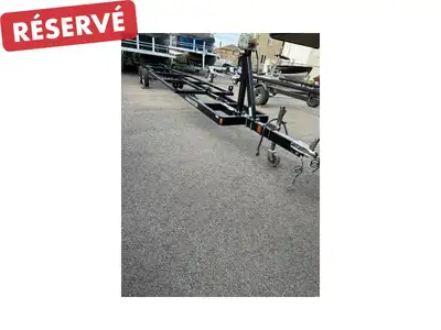 KARAVAN KPS-224 2012 Remorque à ciseau pour ponton Karavan 2012 à vendre Poids : 840lbs Capacité: 39...