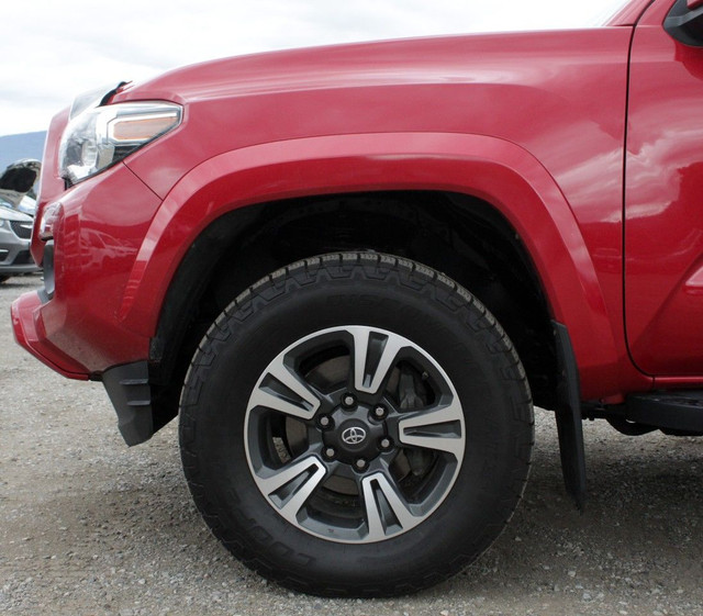 2017 Toyota Tacoma in Cars & Trucks in Penticton - Image 2