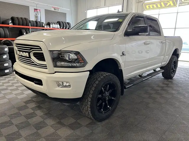 2018 Ram 2500 LARAMIE 6.7 DSL 4X4 | LIFT | FUEL RIMS | LOW KMS! dans Autos et camions dans Lloydminster - Image 9