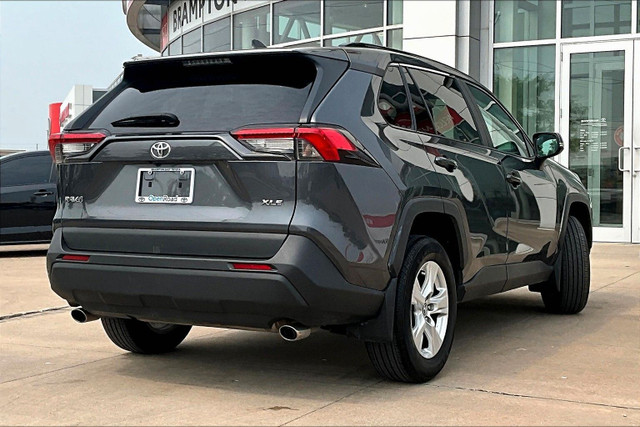 2020 Toyota RAV4 FWD XLE in Cars & Trucks in Mississauga / Peel Region - Image 4
