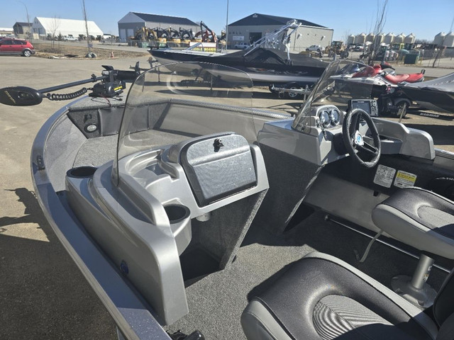  2016 Crestliner 1600 Vision in Powerboats & Motorboats in Edmonton - Image 4