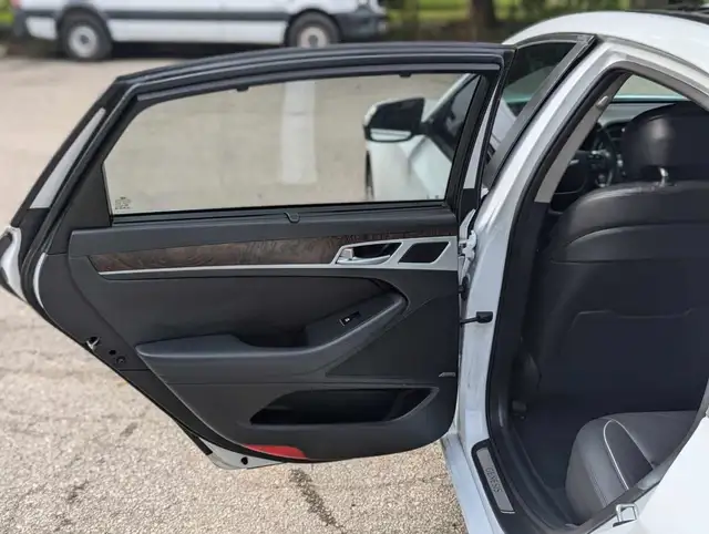 2015 Hyundai Genesis Ultimate dans Autos et camions dans London - Image 17