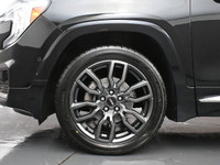 LOADED DENALI! WELL OPTIONED WITH HEATED/VENTED LEATHER, HEATED STEERING WHEEL, HEAD UP DISPLAY, PAN... (image 4)