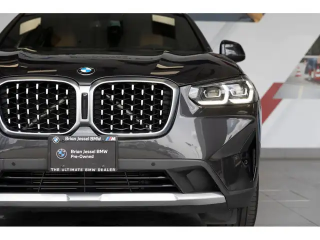 2022 BMW X4 xDrive30i in Cars & Trucks in Vancouver - Image 5