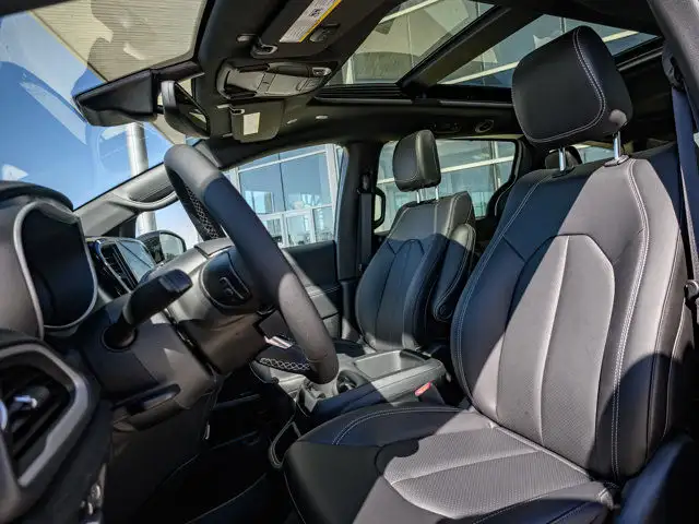 2025 Chrysler Pacifica Select in Cars & Trucks in Barrie - Image 20