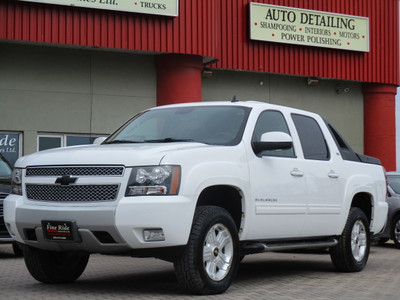 2011 Chevrolet Avalanche LT Crew Cab Z71 **ONLY 144,000kms!**