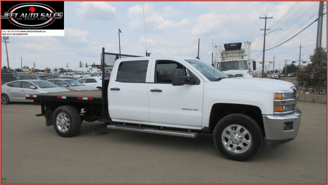 2015 CHEVY 3500 CREW CAB FLAT DECK in Cars & Trucks in Edmonton - Image 4