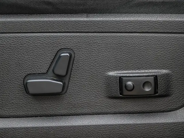 2021 RAM 1500 Classic SLT Warlock | GPS | Park Senses | Back-... in Cars & Trucks in London - Image 22