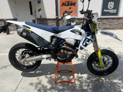 APPLY NOW: https://www.ridecollective.ca/get-pre-approved The 2020 HUSQVARNA FE 501 is a high-perfor...