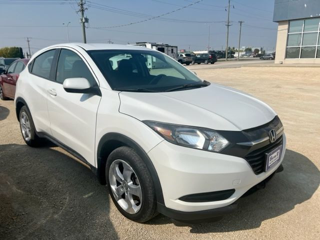 2016 Honda HR-V LX in Cars & Trucks in Winnipeg - Image 2