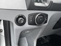 Ford Transit Van T-250 toit moyen 148 po PNBV de 9 000 lb porte coulissante côté passager 2018 à ven... (image 8)