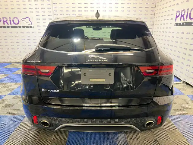 2020 Jaguar E-PACE dans Autos et camions dans Ottawa - Image 5