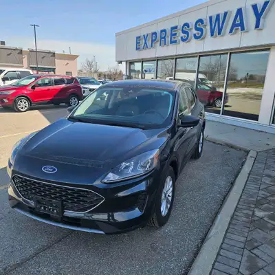 SE AWD, 1.5L ECOBOOST, HEATED SEATS AND STEERING WHEEL, NAVIGATION, POWER DRIVER SEAT! LOCAL TRADE!...