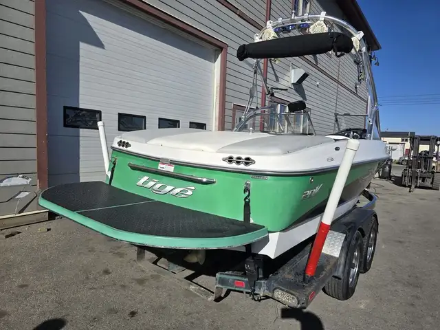 2007 Tige Boats 20V Surf Boat FINANCING AVAILABLE in Powerboats & Motorboats in Saskatoon - Image 5