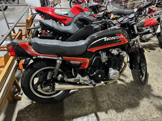 CB900F in Street, Cruisers & Choppers in Edmonton - Image 3