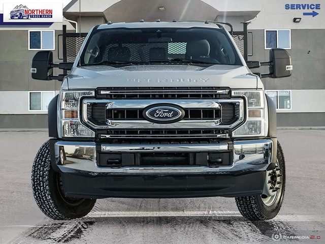 2020 Ford F-550 Chassis XLT CREW CAB 4X4 FLAT DECK TRUCK in Cars & Trucks in Edmonton - Image 2