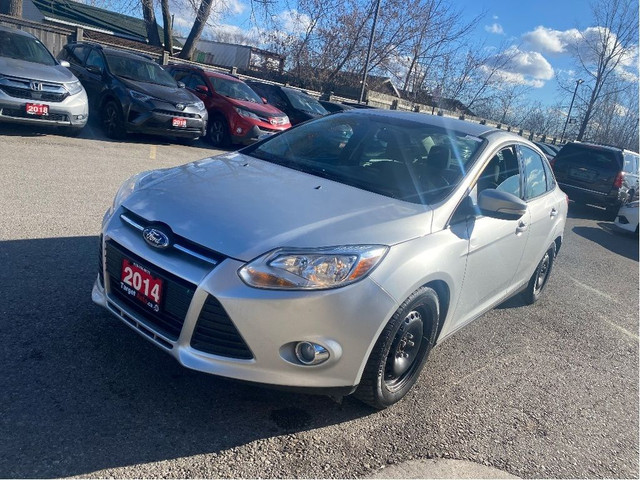  2014 Ford Focus SE. Extra set alloy wheels and tires. Drives gr in Cars & Trucks in London - Image 3