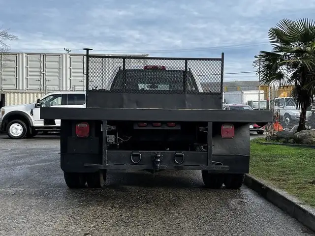 2017 gmc Sierra 3500HD 9 Foot Flat Deck 4WD in Heavy Trucks in Richmond - Image 10