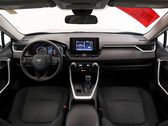 2020 Toyota RAV4 LE AWD, CARPLAY, ANDROID AUTO,SIÈGES CHAUFFANTS in Cars & Trucks in Longueuil / South Shore - Image 2