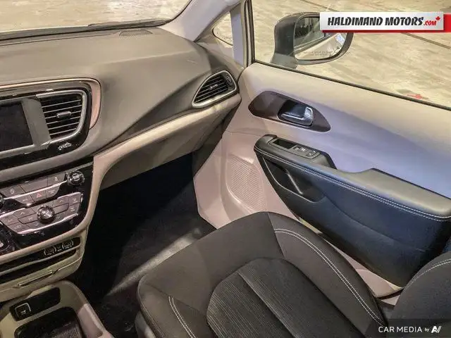 2024 Chrysler Grand Caravan SXT in Cars & Trucks in Hamilton - Image 29