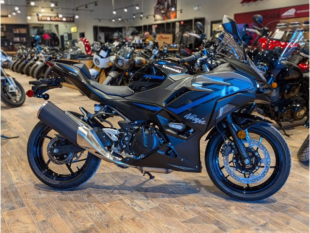 2025 Kawasaki Ninja 500 SE // Metallic Flat Spark Black/Metallic in Sport Bikes in Winnipeg - Image 2