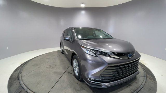 2024 Toyota Sienna Limited - HYBRID in Cars & Trucks in Strathcona County - Image 2