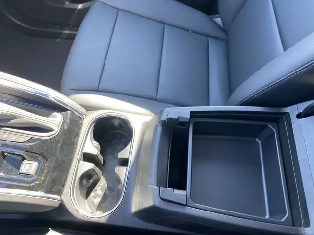 2025 GMC Canyon Crew Cab Short Box 4-Wheel Drive Elevation for s in Cars & Trucks in Grande Prairie - Image 27