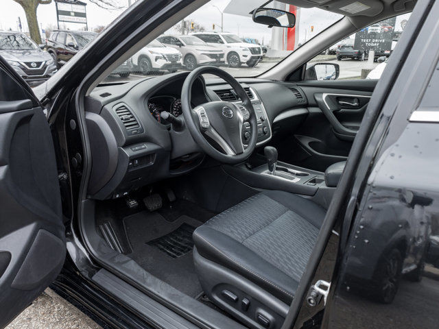 2017 Nissan Altima Bluetooth | Cruise Control in Cars & Trucks in Hamilton - Image 2
