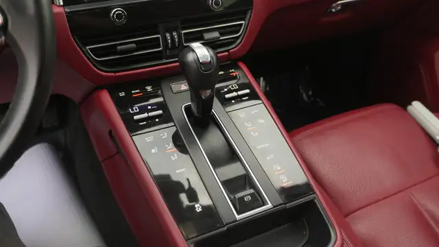 2022 Porsche Macan Base, Sunroof, Navigation, Red Interior, Navi in Cars & Trucks in Oakville / Halton Region - Image 26