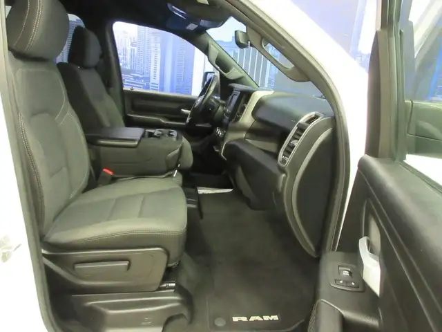 RAM 1500 2022 V-6 3.6 LITRES 4X4 CREW-CAB 61800 KM ! in Cars & Trucks in Lévis - Image 24