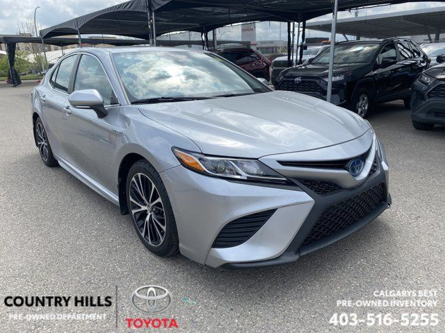 2020 Toyota Camry Hybrid SE - Leather - Sunroof - Heated Seats in Cars & Trucks in Calgary