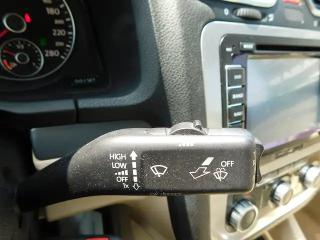 Volkswagen Eos Highline Cuir, Mags GPS Détecteurs Pare Choc Arr  in Cars & Trucks in City of Montréal - Image 33