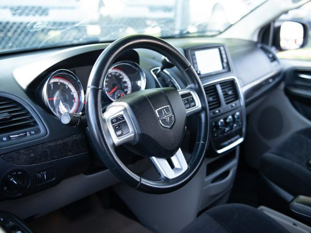 2014 Dodge Grand Caravan SXT in Cars & Trucks in Calgary - Image 3