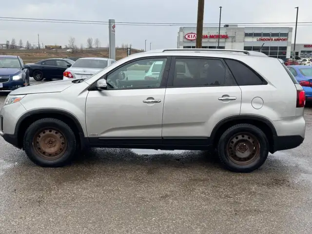 2015 Kia Sorento LX, AWD, V6, 2 SETS OF WHEELS, CERTIFIED in Cars & Trucks in London - Image 3