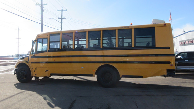 2013 FREIGHTLINER B2 4X2 29 PASSENGER BUS in Cars & Trucks in Edmonton