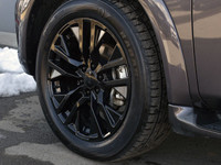 3rd Row Seat, AWD, Lane Departure Warning, Leather Seats, Navigation System, Parking Sensors / Assis... (image 8)