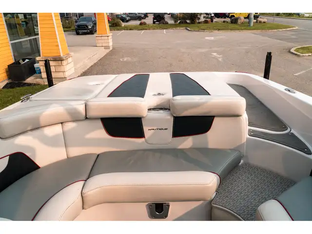 2009 Nautique 216V in Powerboats & Motorboats in Granby - Image 17