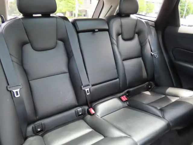 2022 Volvo XC60 Recharge T8 eAWD PHEV Inscription Expression - L dans Autos et camions dans Région d’Oakville/Halton - Image 26