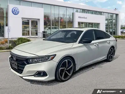 This Honda Accord Sedan delivers a Intercooled Turbo Regular Unleaded I-4 2.0 L/122 engine powering...