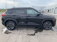 AMVIC Licensed Dealer The 2025 Chevrolet Trailblazer LT in Mosaic Black Metallic presents a stylish... (image 9)