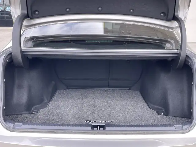 2023 Lexus IS IS 300 in Cars & Trucks in Laval / North Shore - Image 32