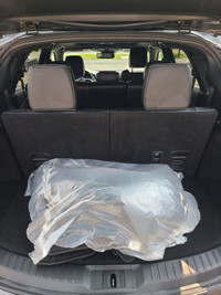 This 2022 Mazda CX-9 Grand Touring AWD is a sleek and spacious SUV that's perfect for your family ad... (image 4)