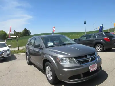 2012 Dodge Journey SE, 2.4 L 4 Cylinder ENGINE. FWD……Hitch……LOW KMS…. No damage Great, Extra Clean,...