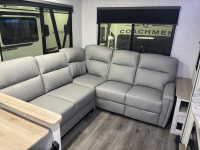Longitude Towable LNT310RL- No better home away from home than this travel trailer! Enjoy many featu... (image 9)