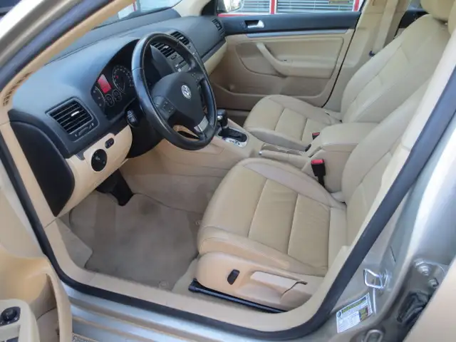 2008 Volkswagen Jetta Comfortline 2.5L w/ Htd Lthr/Sunroof in Cars & Trucks in Edmonton - Image 10
