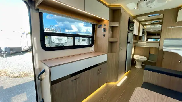 2018 LEISURE TRAVEL Wonder 24MB in RVs & Motorhomes in Victoria - Image 11